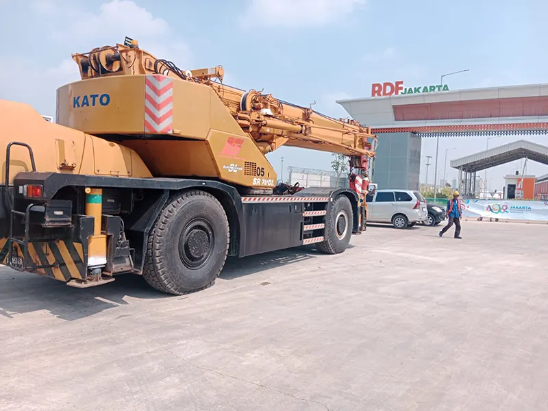 Proyek Sewa Crane Darat - PT Menara Agung Mandiri