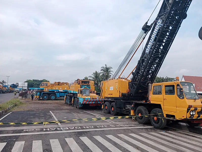 Proyek Sewa Crane Darat - PT Menara Agung Mandiri
